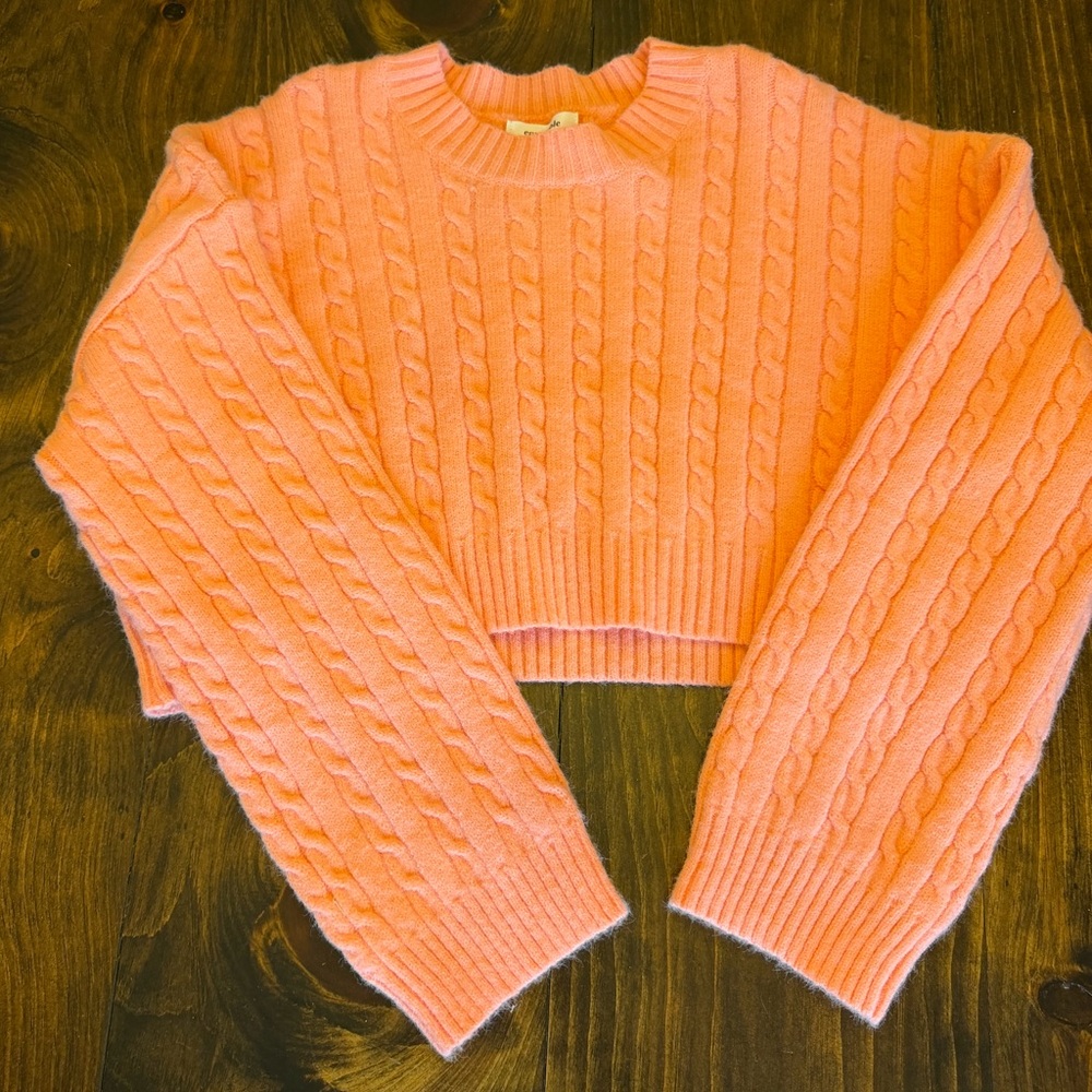 NWT En;semble Cable Knit Crop Sweater